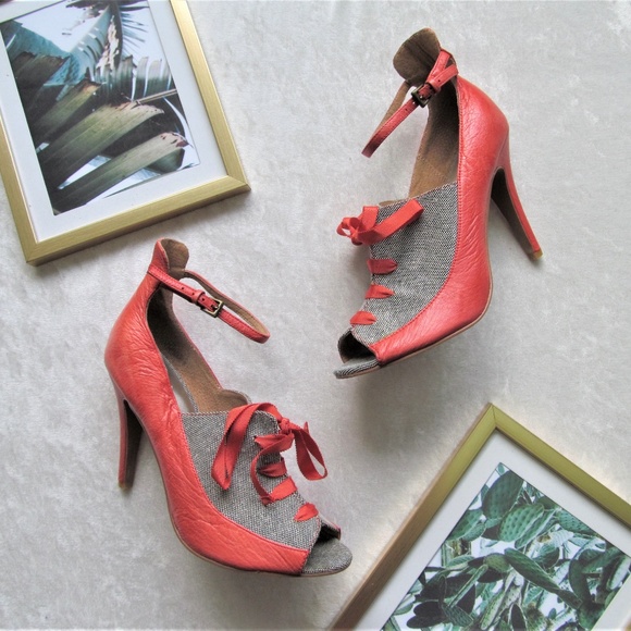 Modcloth Shoes - Rare Modcloth Envy red lace up oxford heels